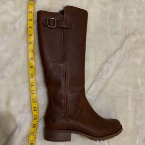Women size 7.5 Waterproof Timberland leather boots